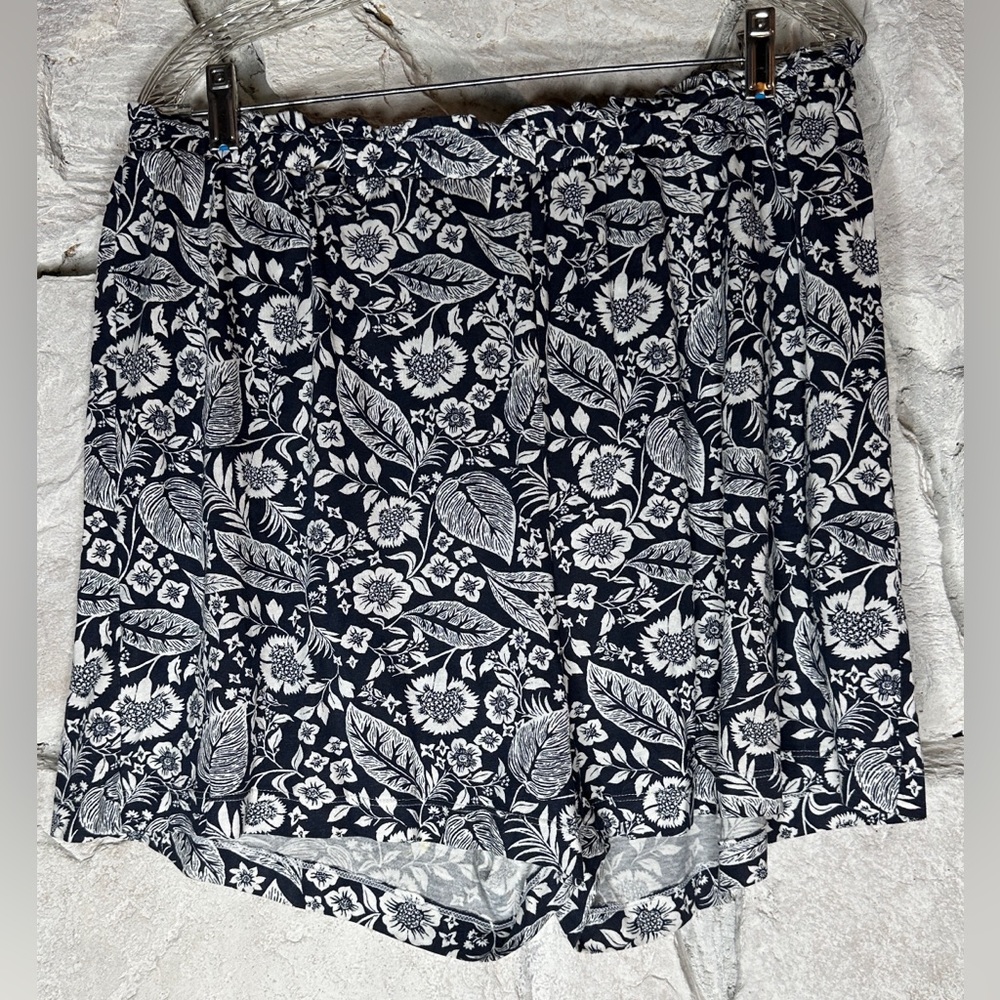 H&M | Women’s Black & White Floral Cotton Blend High Waist Shorts, Size L